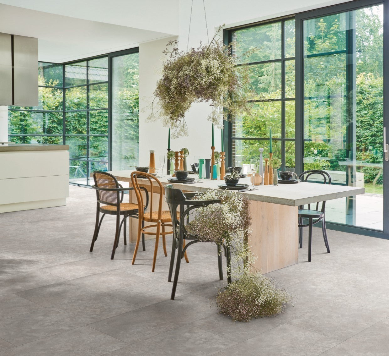 Laminaat Trendtime 5 Grote tegel Beton Ornament donkergrijs stenenstructuur minivellingkant