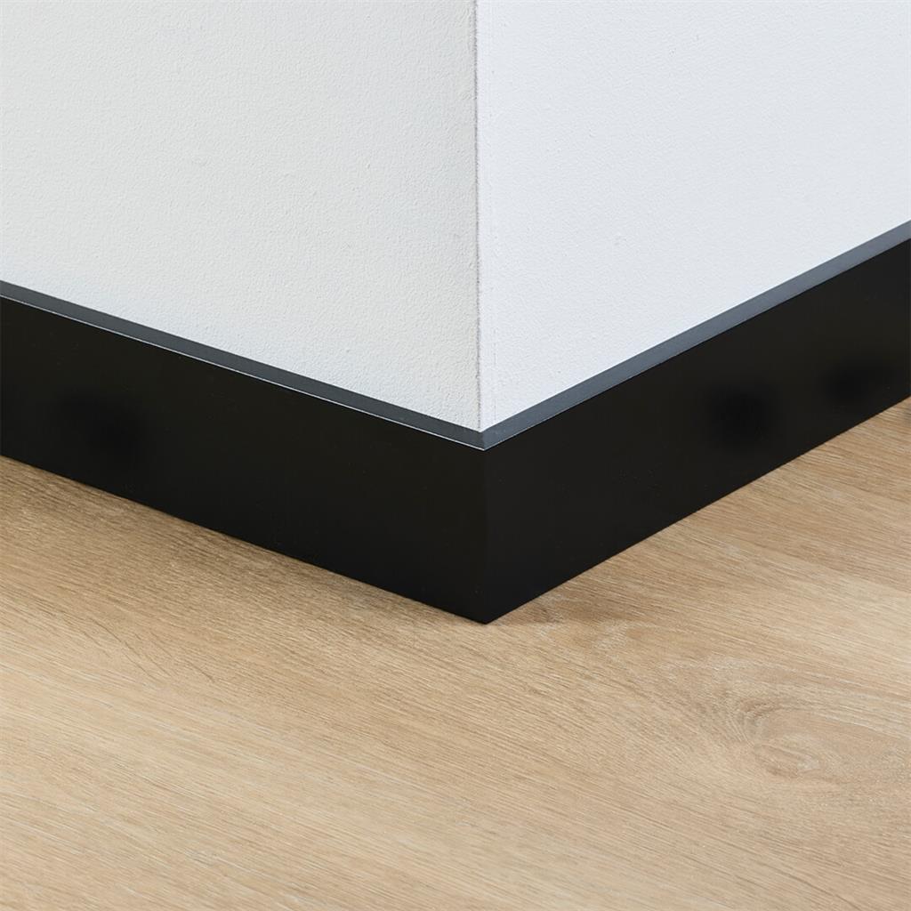 Gelakte plint Amsterdam 70x12 zwart