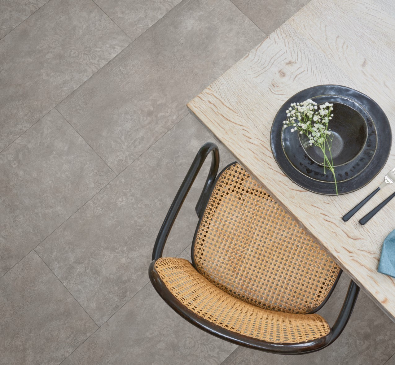 Laminaat Trendtime 5 Grote tegel Beton Ornament donkergrijs stenenstructuur minivellingkant